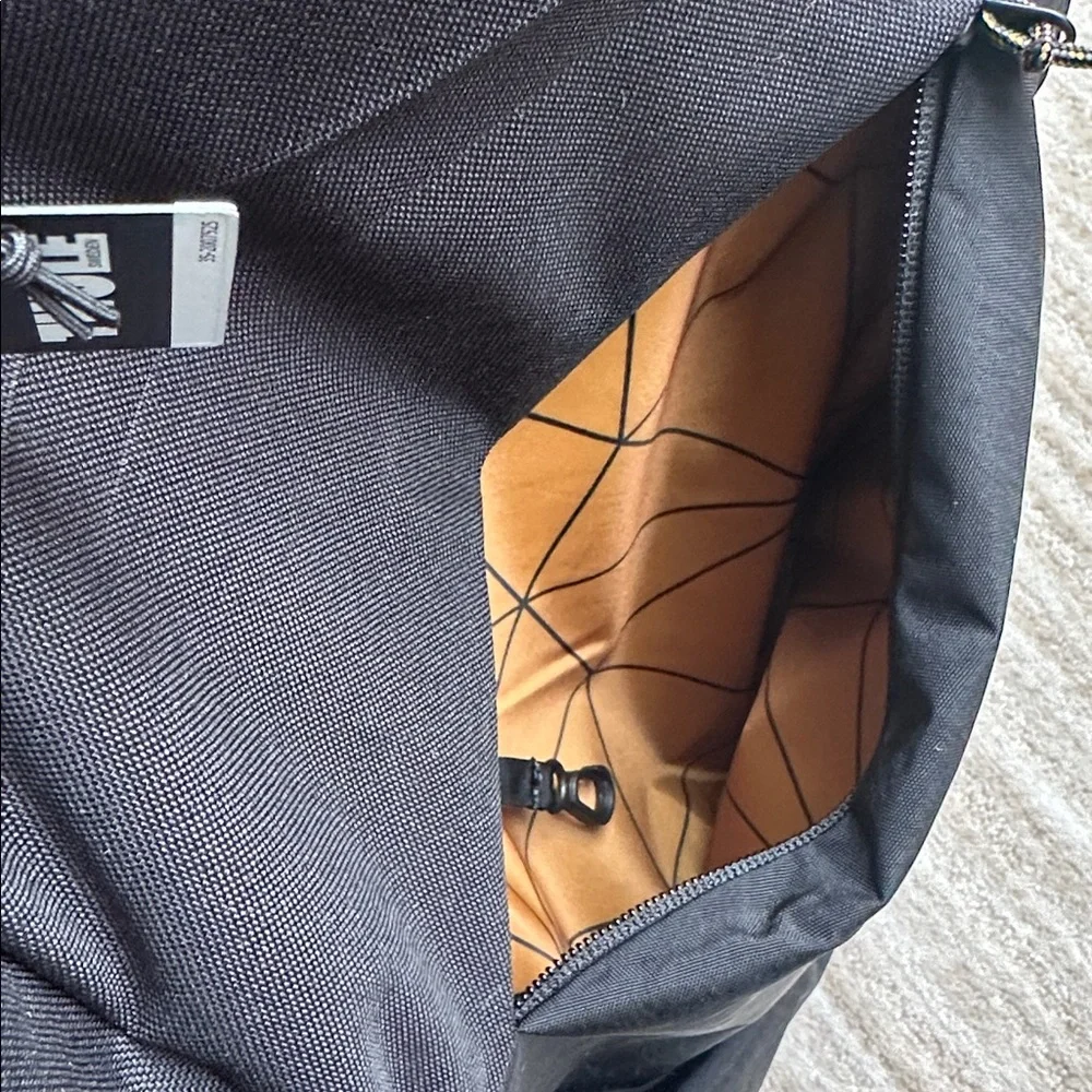 NWT Thule Notus Lightweight Black Laptop Backpack Padded 35-2007525 Co-branding